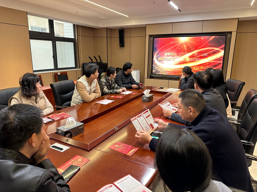 12月4日國(guó)家憲法日| 區(qū)工信局開展“學(xué)憲法·講憲法”宣傳活動(dòng)