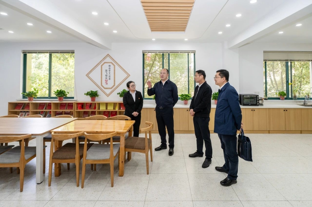 區委主要領導走訪金匱苑社區，深化“把支部建進小區”工作